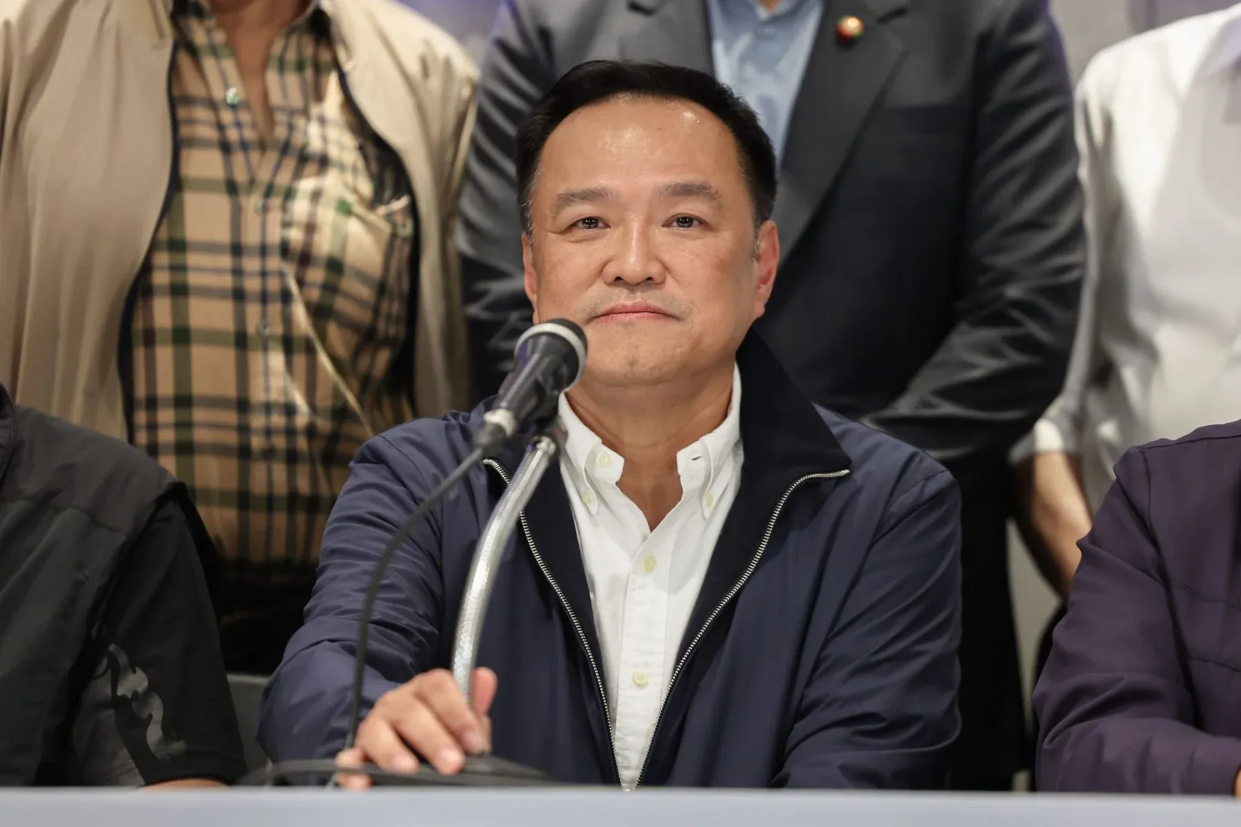 아누틴 찬위라쿨 사진