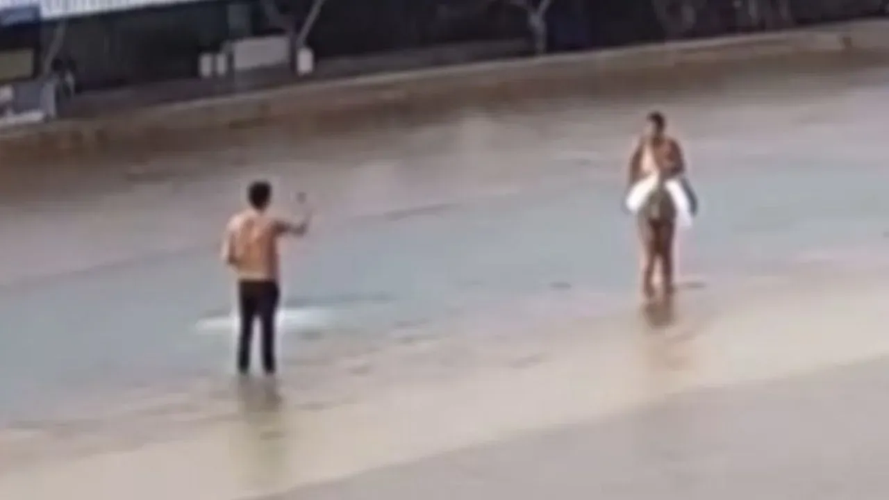 바다로 추락한 후 무사히 생존한 외국인들