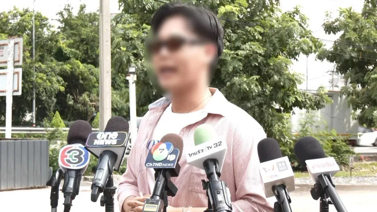소셜미디어 인플루언서가 이웃의 폭력적 행동으로 고통받는 모습