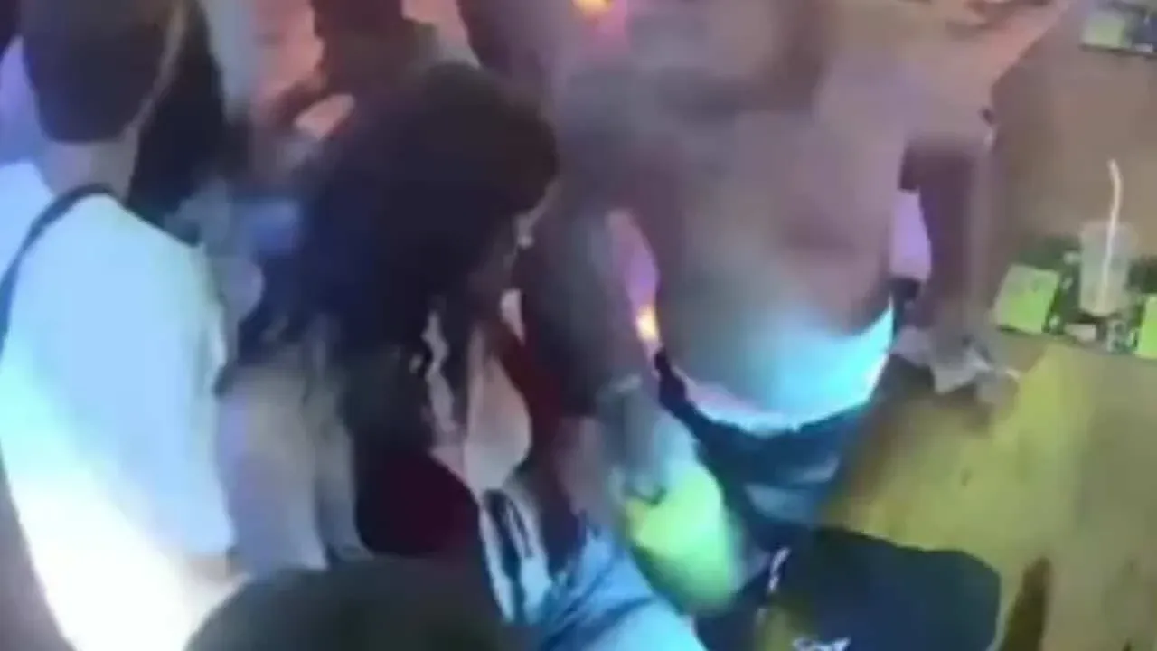 코피피에서 팁통 절도 시도