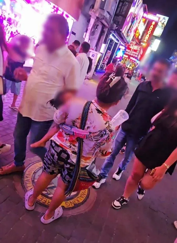 파타야 워킹스트리트 장미꽃 판매 현장