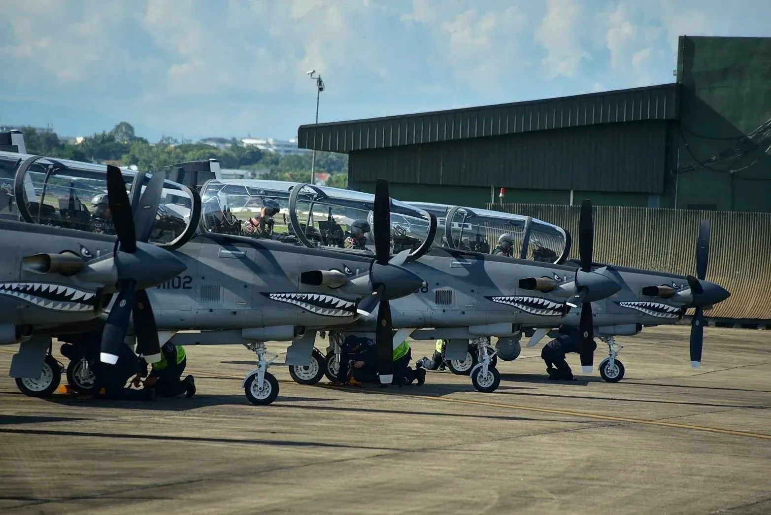 AT-6TH 공격기 측면