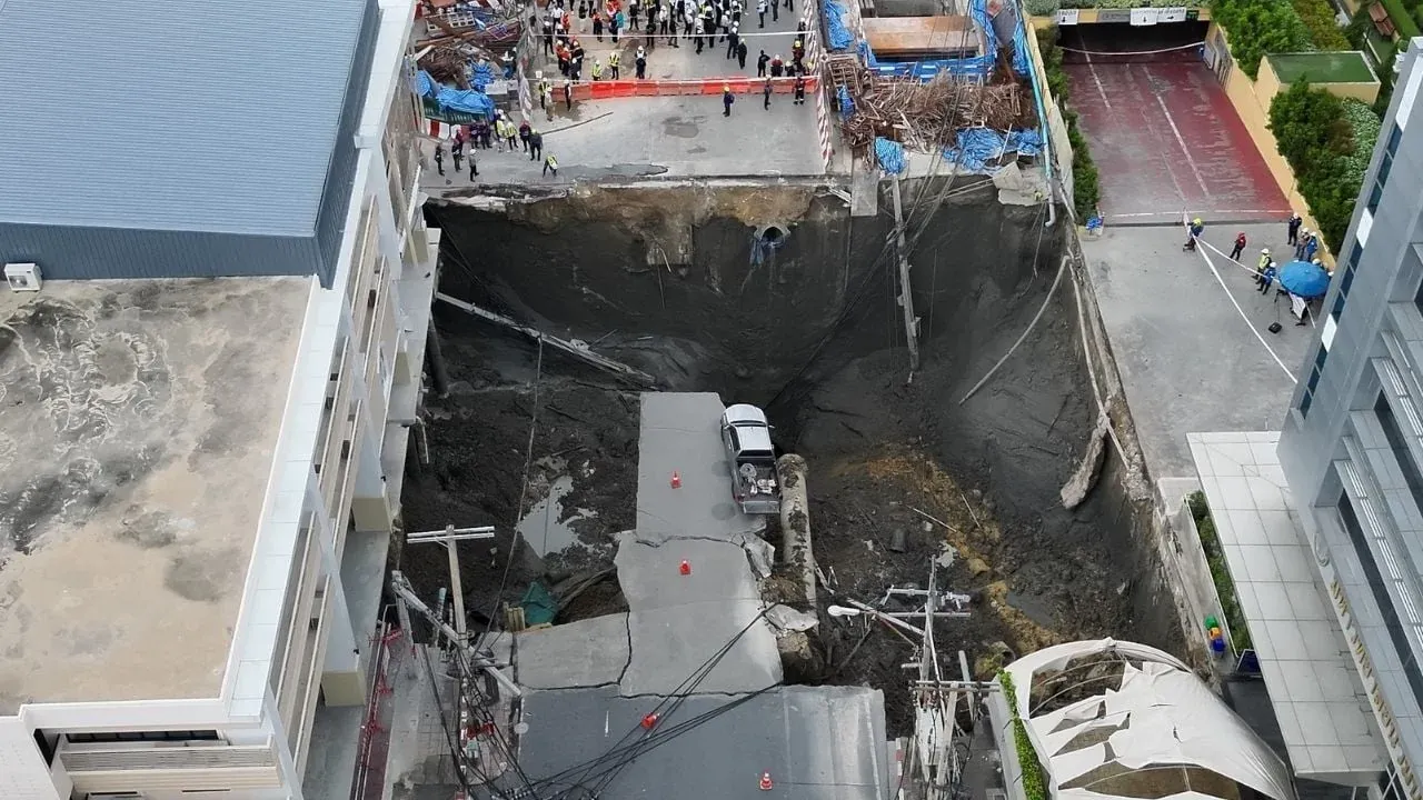 방콕 삼센 로드 싱크홀 현장