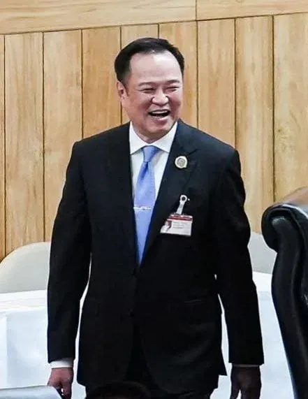 아누틴 찬위라쿨 페이스북 사진