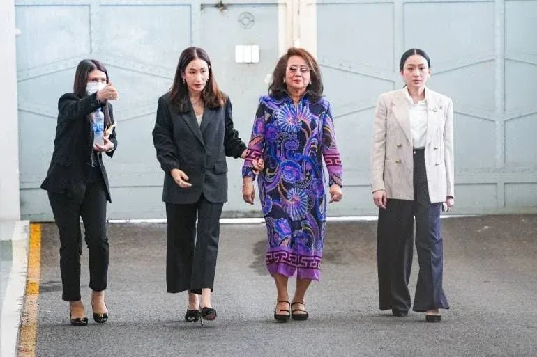 시나와트라 가족 사진