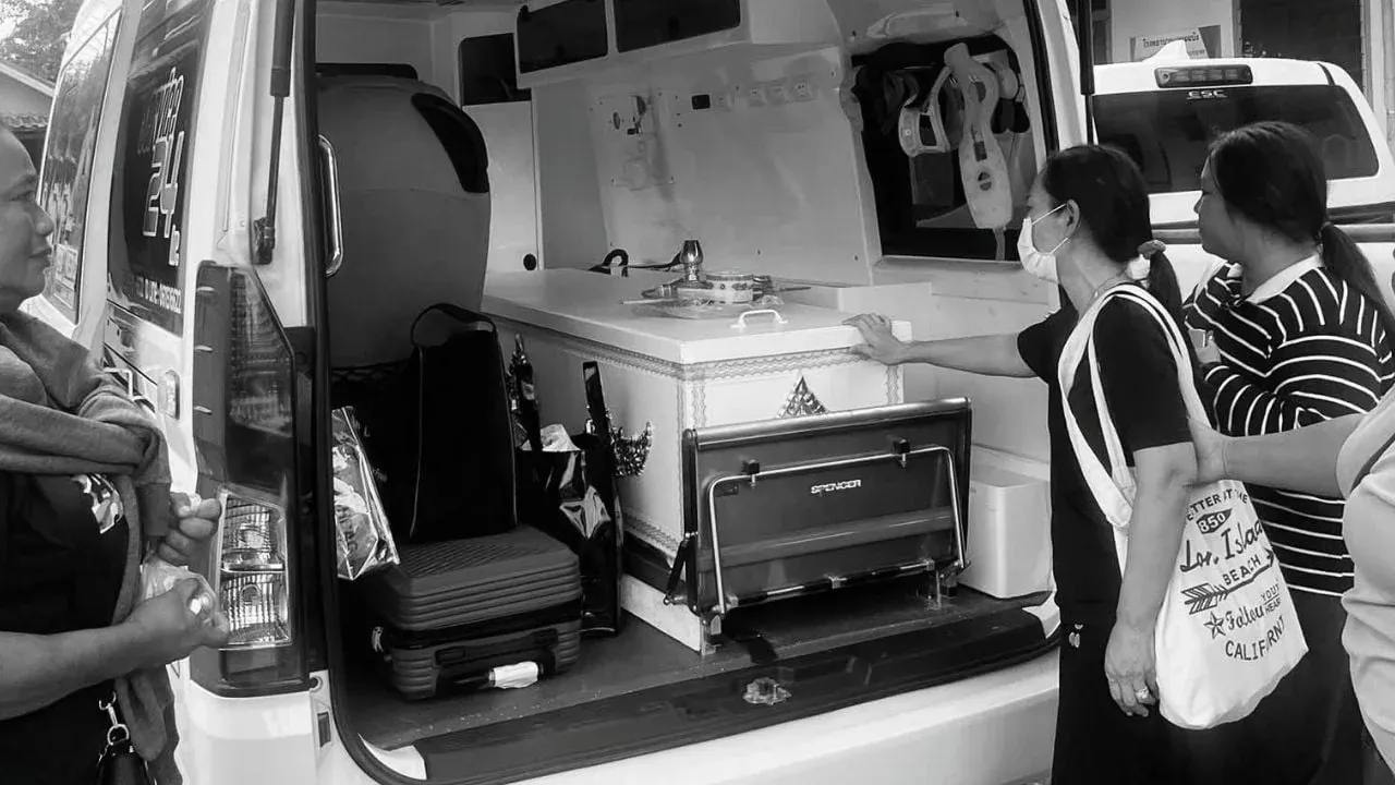 고인을 추모하는 모습