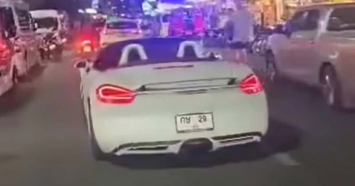 푸켓에서 위험 운전하는 외국인 운전자