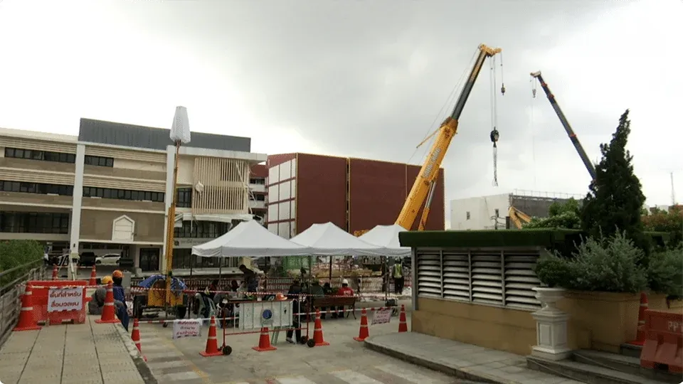 삼센 경찰서 균열과 기울어진 모습
