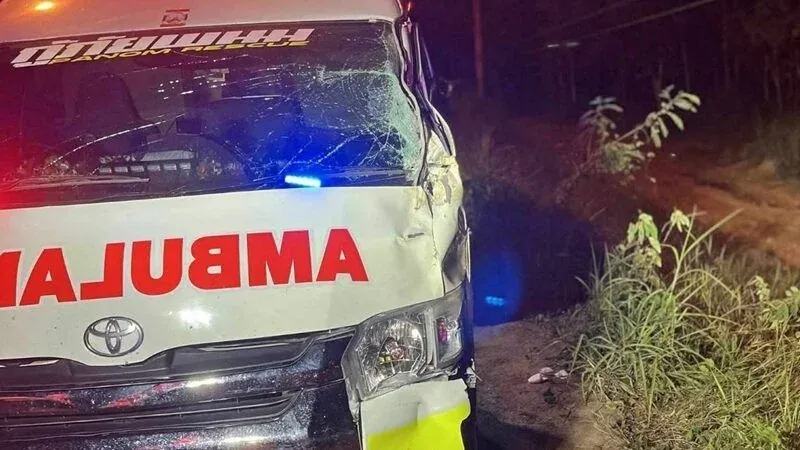 사고 현장에서 조사 중인 구조대원들