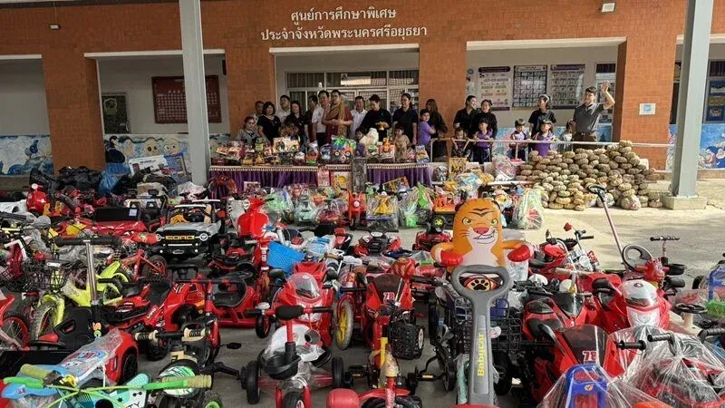 아유타야 승려 암자의 성수 분지