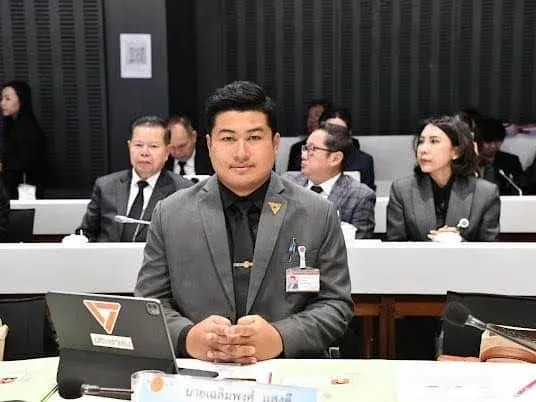 푸껫 의원 찰럼퐁 쌩디