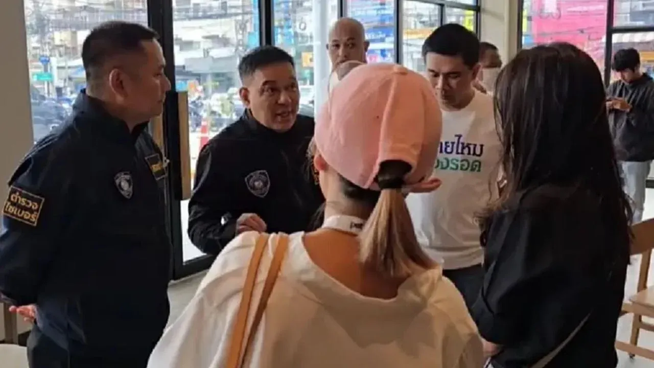 로맨스 스캠 피해를 입은 74세 태국 여성