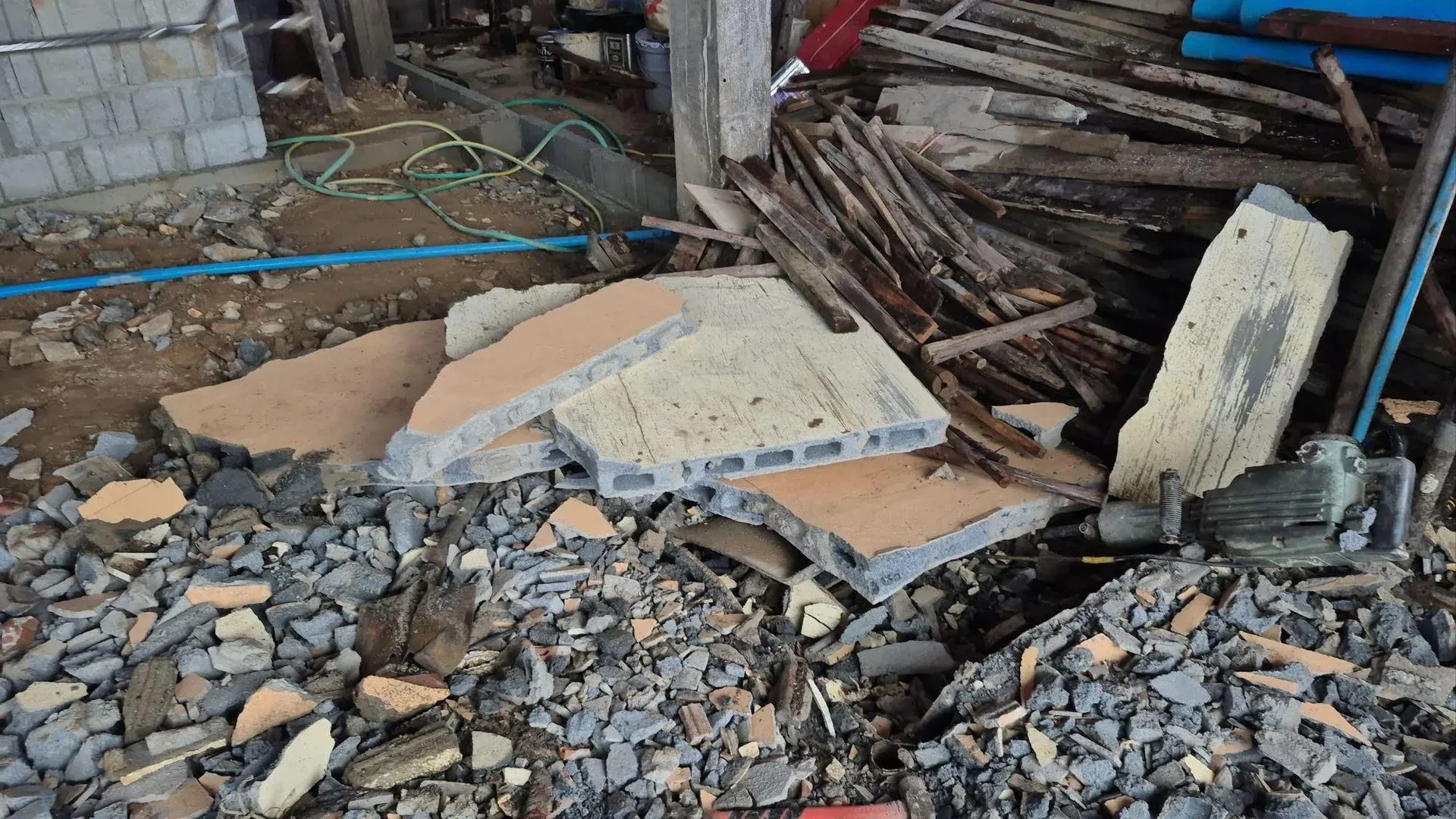 파타야 주택 리모델링 사고 현장