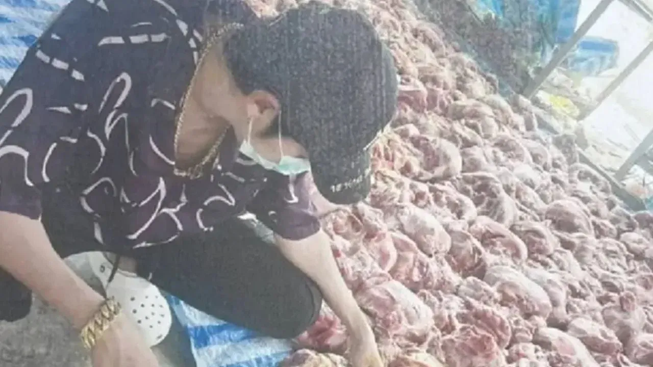 태국 여성이 전 남자친구에게 돈 반환을 요구하는 모습