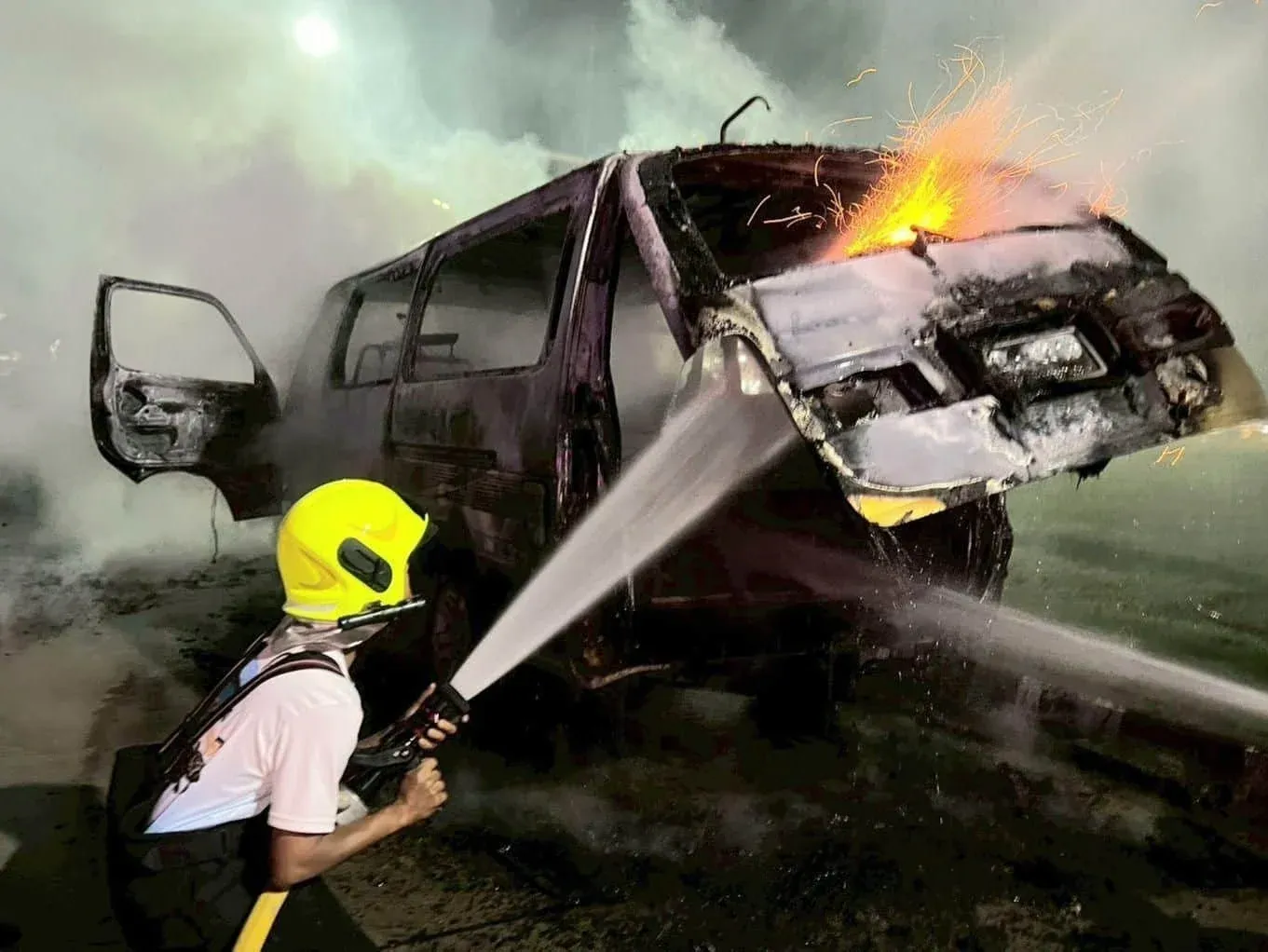 불에 탄 차량 내부