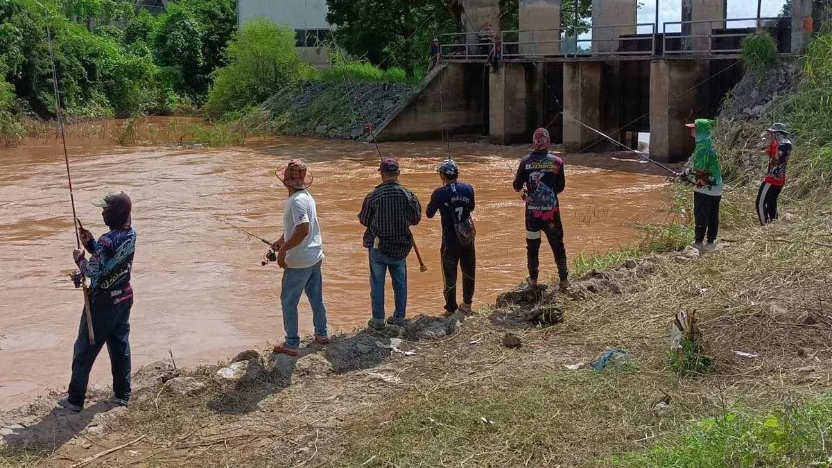 나콘사완 홍수 정리 작업