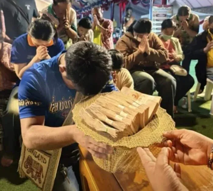 태국 아유타야 복권 당첨 사당