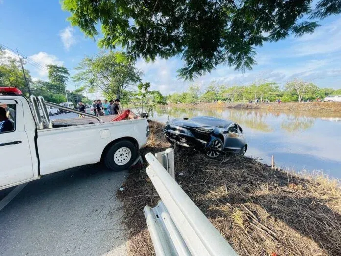 수중에 잠긴 테슬라 차량 구조 현장