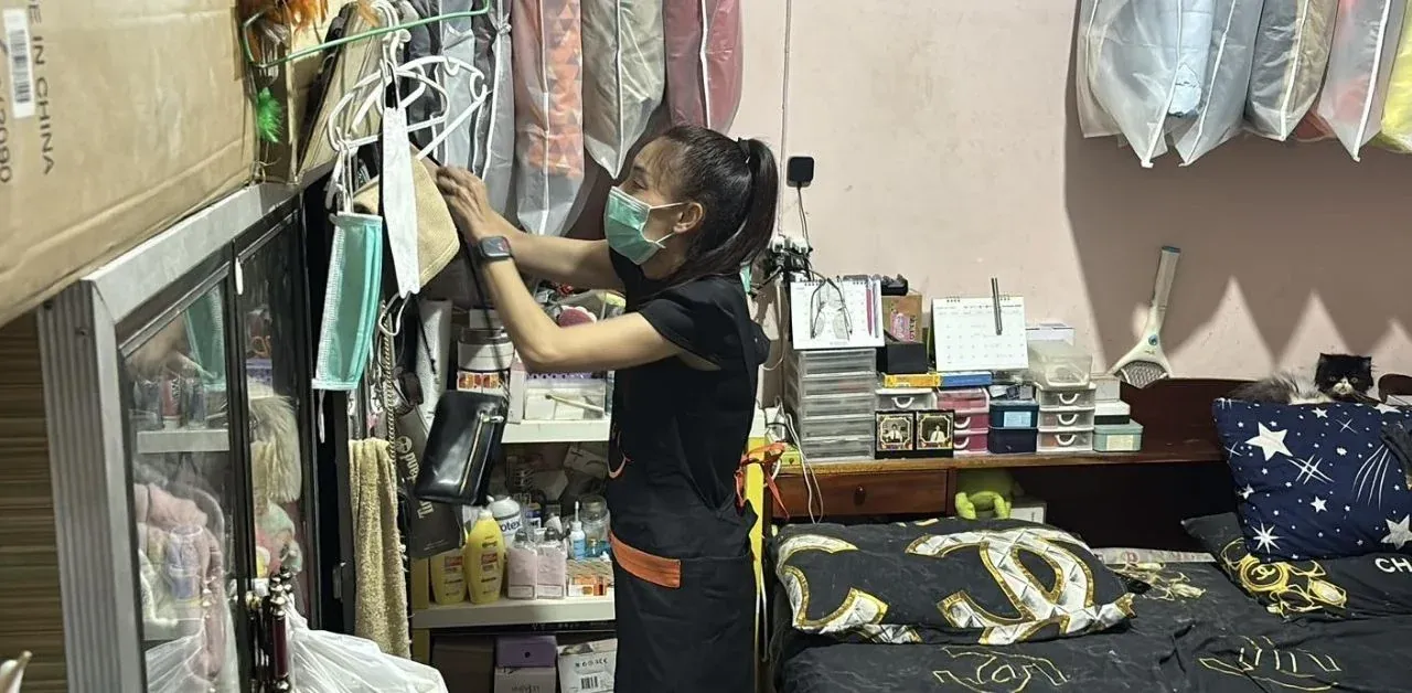 훔쳐진 귀중품과 침실 현장