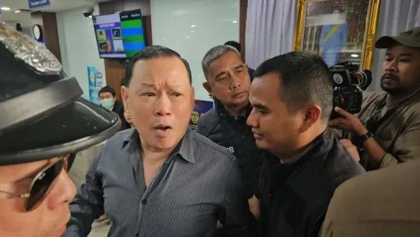 타이 전직 경찰 산타나 체포 장면