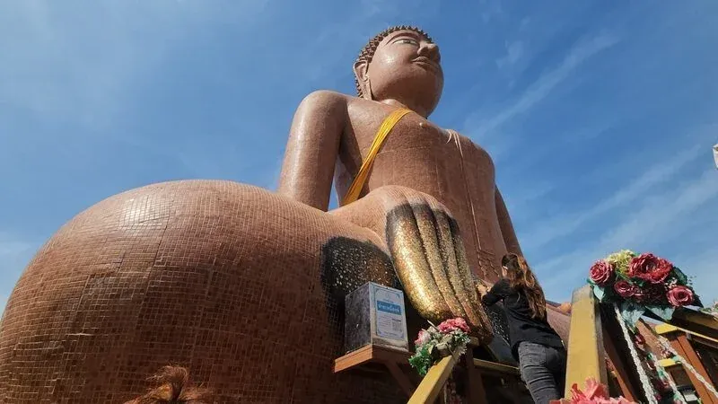 공양물을 준비하는 Suphakan