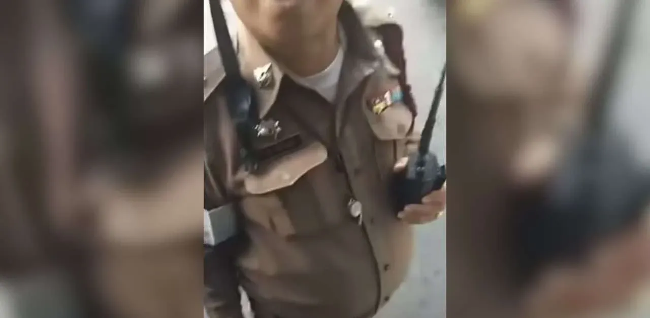 뇌물을 요구하는 경찰관의 영상 캡처