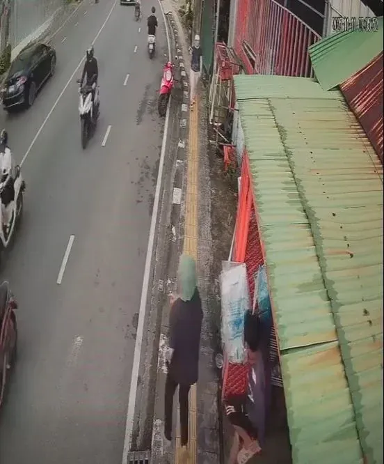 감시 카메라가 포착한 절도 순간