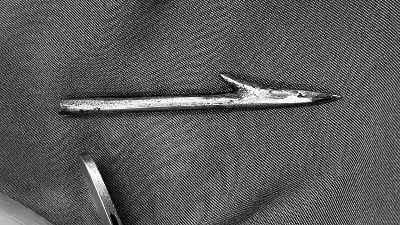 석궁 압수 장면