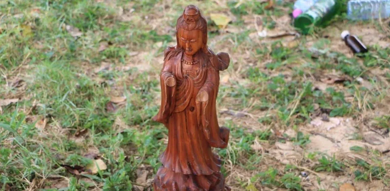 관음상을 든 채 발견된 시신