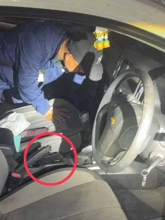 파통 경찰에 체포된 음주운전자