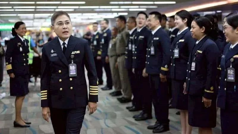 푸켓 이민국 심사 현장