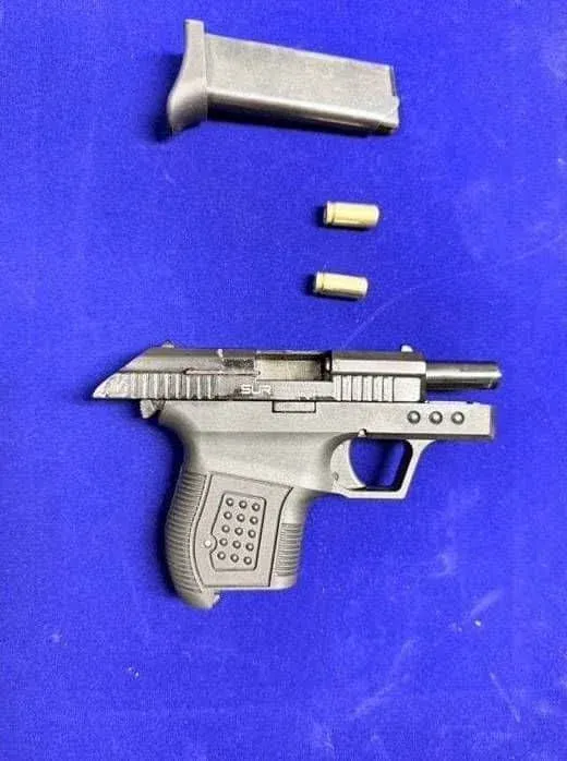 압수된 공포탄 총과 탄약