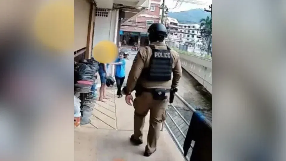 파통 경찰서에서 처리 중인 러시아 관광객