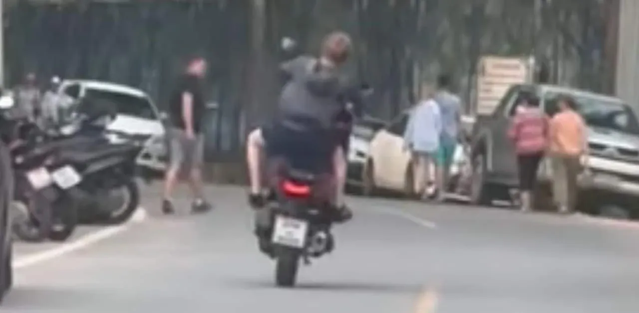 경찰서에서 약물 검사를 받는 외국인 용의자