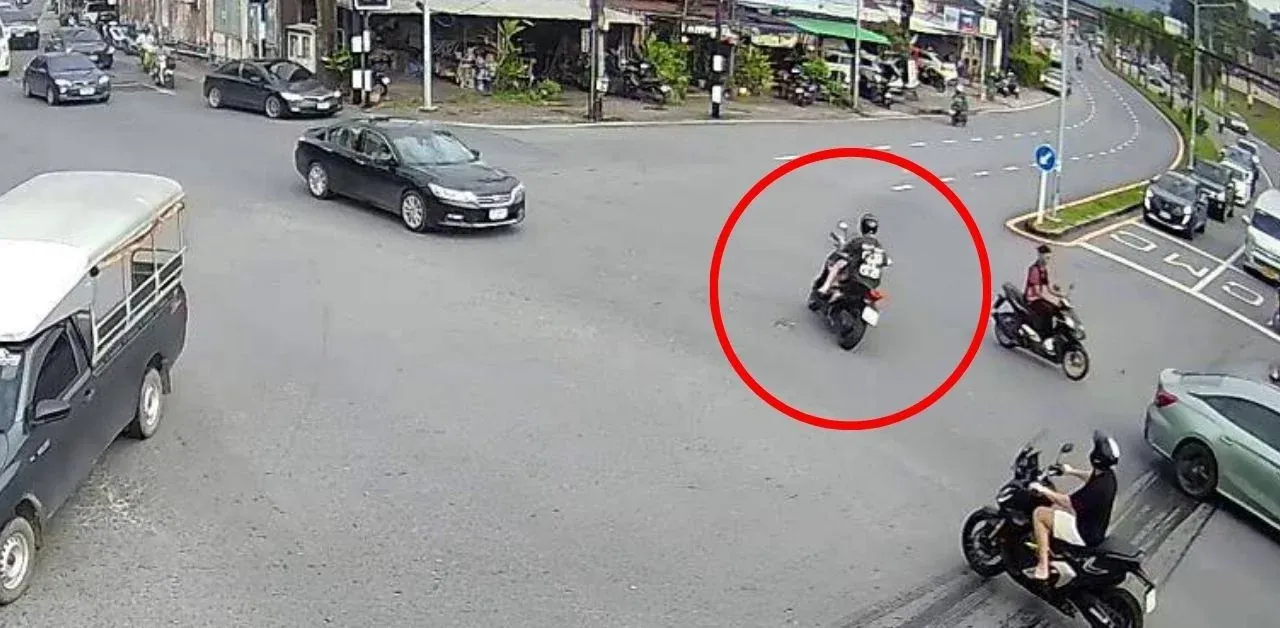 경찰서에서 촬영된 외국인 운전자들