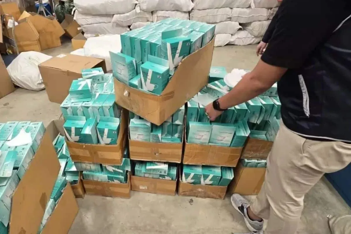 압수된 위조 Welcare 마스크와 화장품