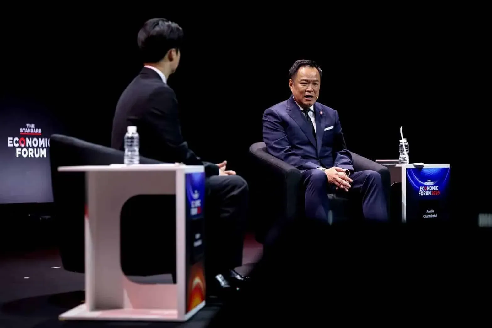 태국 총리 아누틴의 연설 모습