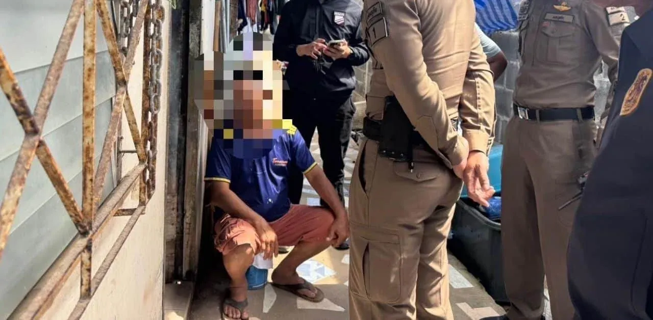 관광경찰이 부상 관광객에게 응급처치 제공