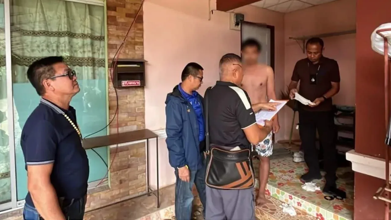 태국 탁 교사 절도 사건