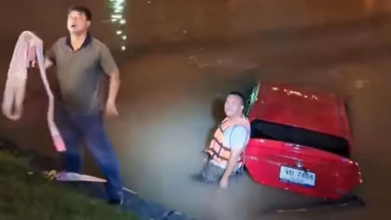 치앙마이 해자에 빠진 차량 구조 작업