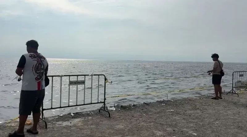 방쎈 비치 검은 바닷물