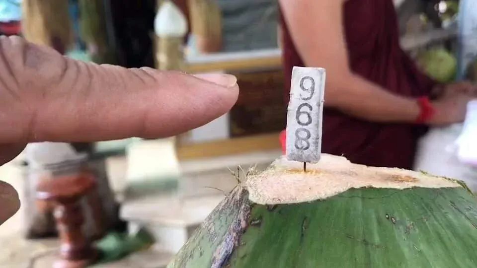 복권 당첨을 기원하는 태국 주민들