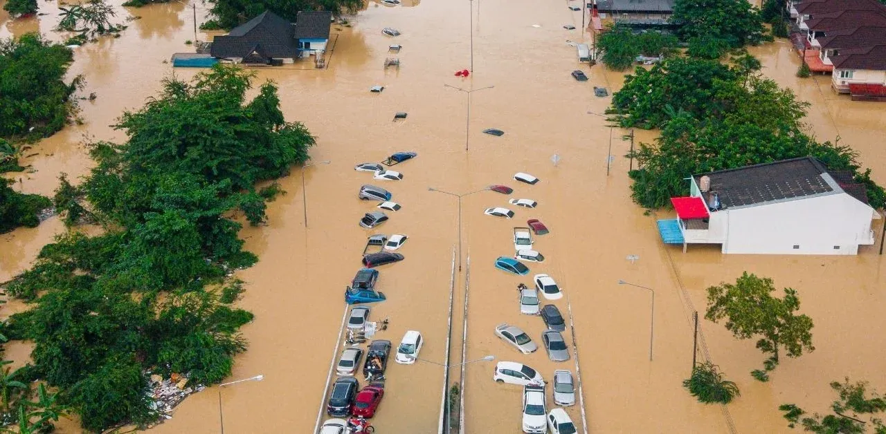 핫야이 홍수 구조 작업