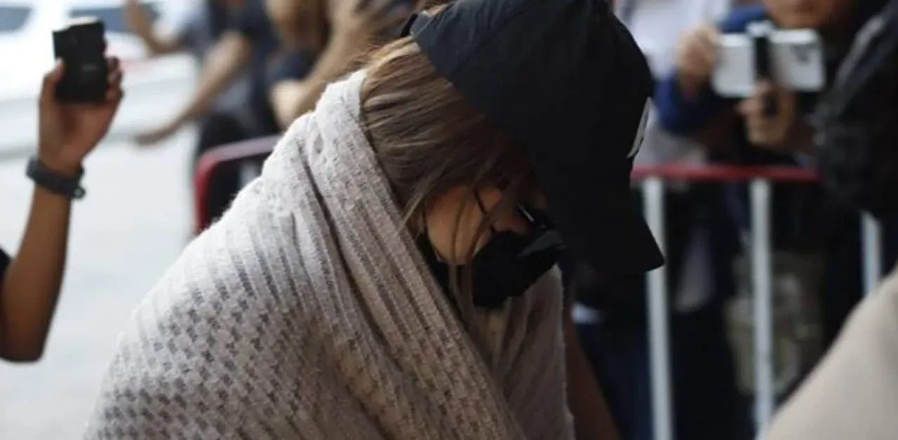 경찰 조사를 받는 나나