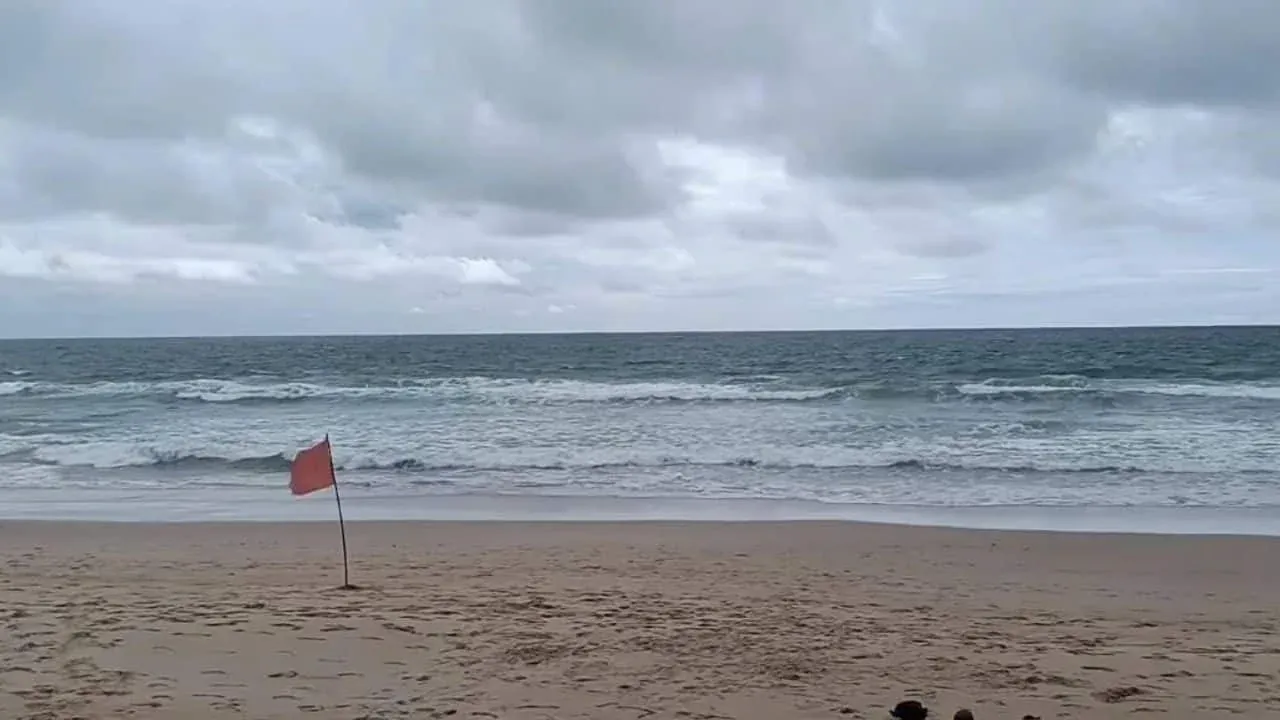 푸켓 해변 적색 경고 깃발