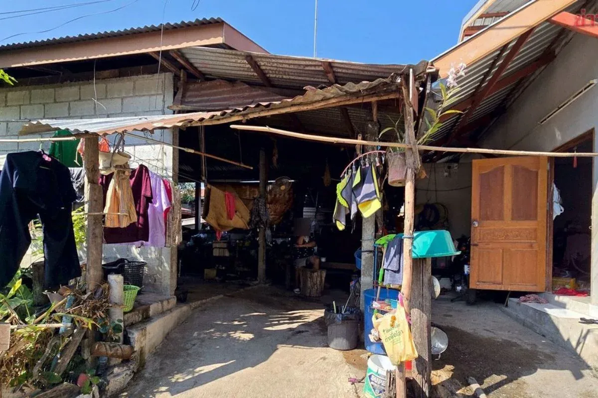 콘깬 폭행 사건 현장 주택 외부