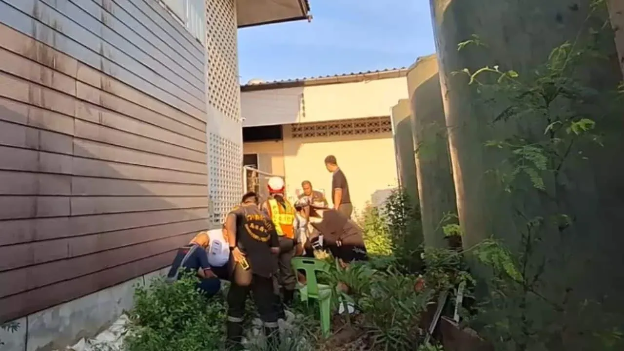 사뭇쁘라칸 초등학교 건물 외관