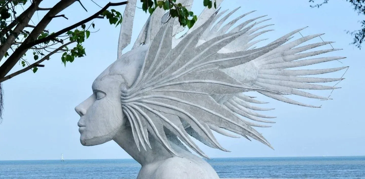 데비나 바다의 여신 조각상 근접 촬영