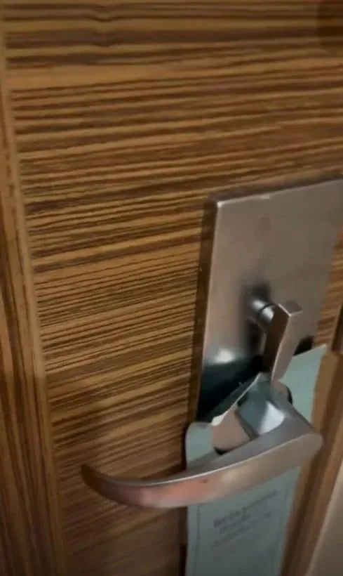 호텔 객실 침입 시도 CCTV 영상