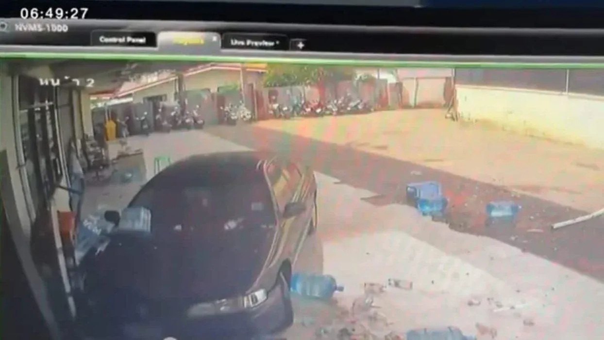 생수 공장 충돌 현장